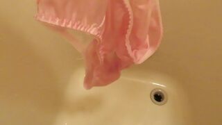 Piss-covered Pink Panties 小便ぶっかけ後のピンクのパンティー