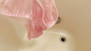 Piss-covered Pink Panties 小便ぶっかけ後のピンクのパンティー