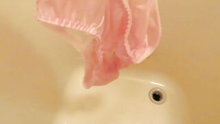 Piss-covered Pink Panties 小便ぶっかけ後のピンクのパンティー