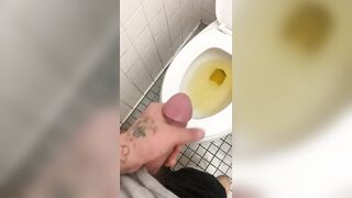 ThisBoiT jerks his dick at work while supposed to be working