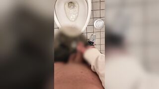 【パイパン・パイチン】コンビニのトイレでオシッコしてたら誰か来て焦ったｗ HENTAI ASIAN JAPANESE BOY