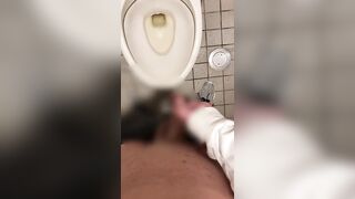 【パイパン・パイチン】コンビニのトイレでオシッコしてたら誰か来て焦ったｗ HENTAI ASIAN JAPANESE BOY